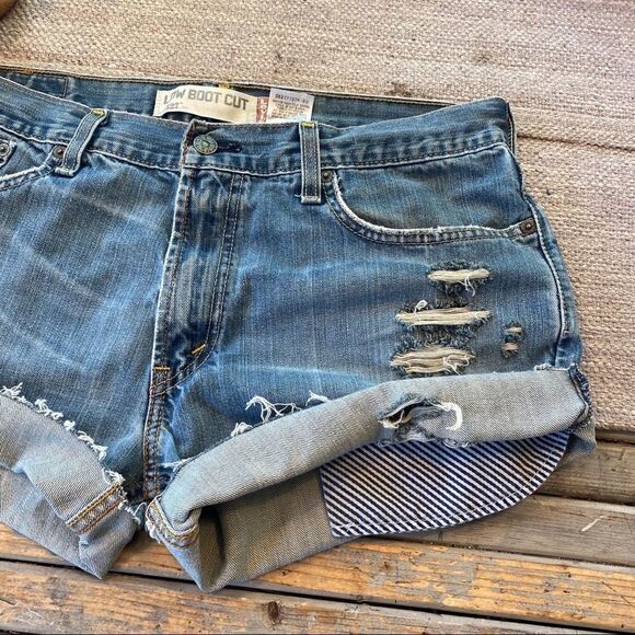 Levi’s distressed jean shorts size 14 - Picture 8 of 9